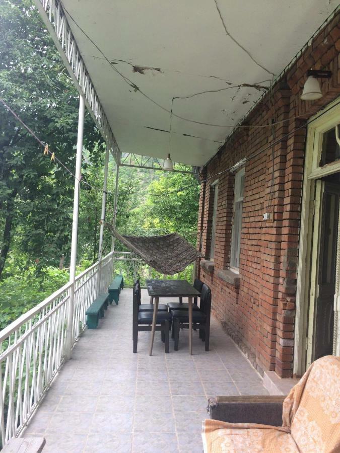 Guesthouse Malkhazi Borjomi Exteriör bild