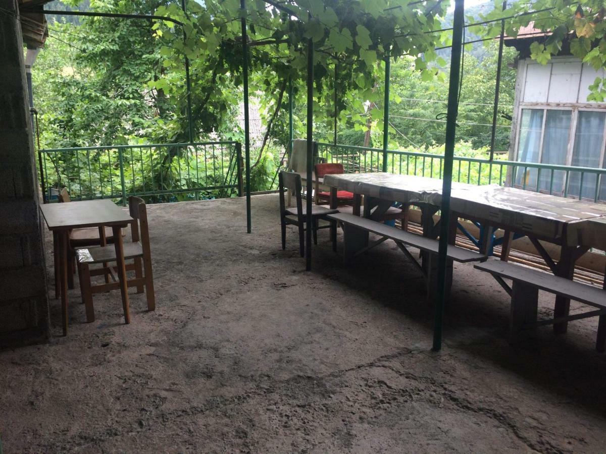 Guesthouse Malkhazi Borjomi Exteriör bild